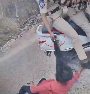 Cyberabad lady cop who dragged girl student by hair suspended | Cyberabad lady cop who dragged girl student by hair suspended Cyberabad lady cop who dragged girl student by hair suspended | Cyberabad lady cop who dragged girl student by hair suspended