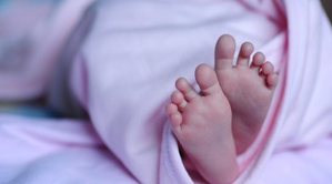 Couple tries to flee Lucknow hospital, leaving newborn girl behind | Couple tries to flee Lucknow hospital, leaving newborn girl behind