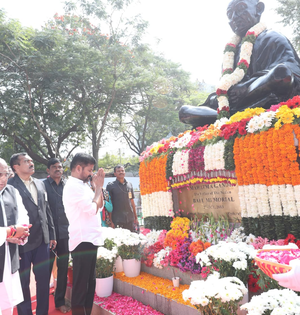 Telangana CM pays tributes to Mahatma Gandhi at Bapu Ghat | Telangana CM pays tributes to Mahatma Gandhi at Bapu Ghat