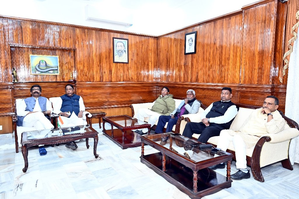 'Missing' Hemant Soren surfaces in Ranchi, to face ED on Wednesday | 'Missing' Hemant Soren surfaces in Ranchi, to face ED on Wednesday 'Missing' Hemant Soren surfaces in Ranchi, to face ED on Wednesday | 'Missing' Hemant Soren surfaces in Ranchi, to face ED on Wednesday