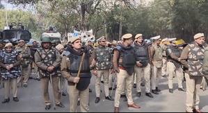 Central Delhi witnesses traffic jams following protests by AAP, BJP | Central Delhi witnesses traffic jams following protests by AAP, BJP Central Delhi witnesses traffic jams following protests by AAP, BJP | Central Delhi witnesses traffic jams following protests by AAP, BJP