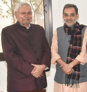 Upendra Kushwaha calls on Nitish Kumar in Patna | Upendra Kushwaha calls on Nitish Kumar in Patna Upendra Kushwaha calls on Nitish Kumar in Patna | Upendra Kushwaha calls on Nitish Kumar in Patna