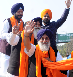CM Mann allowed use of tear gas against Punjab farmers: Sukhbir Badal | CM Mann allowed use of tear gas against Punjab farmers: Sukhbir Badal CM Mann allowed use of tear gas against Punjab farmers: Sukhbir Badal | CM Mann allowed use of tear gas against Punjab farmers: Sukhbir Badal