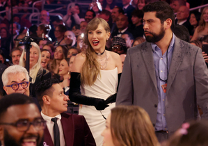 66th Grammy Awards: Taylor Swift, Meryl Streep enter late interrupt Trevor Noah's monologue | 66th Grammy Awards: Taylor Swift, Meryl Streep enter late interrupt Trevor Noah's monologue 66th Grammy Awards: Taylor Swift, Meryl Streep enter late interrupt Trevor Noah's monologue | 66th Grammy Awards: Taylor Swift, Meryl Streep enter late interrupt Trevor Noah's monologue