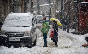 Slippery roads, chilly winds affect life adversely in Kashmir | Slippery roads, chilly winds affect life adversely in Kashmir Slippery roads, chilly winds affect life adversely in Kashmir | Slippery roads, chilly winds affect life adversely in Kashmir