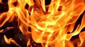 Factory gutted in fire in Delhi's Mangolpuri area | Factory gutted in fire in Delhi's Mangolpuri area