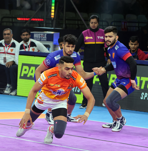 PKL 10: Puneri Paltan make it to playoffs after a thrilling 30-30 tie with Dabang Delhi | PKL 10: Puneri Paltan make it to playoffs after a thrilling 30-30 tie with Dabang Delhi