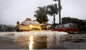 Heavy downpour, floods batter California | Heavy downpour, floods batter California
