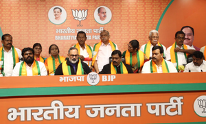 15 former MLAs, 1 ex-MP from Tamil Nadu join BJP | 15 former MLAs, 1 ex-MP from Tamil Nadu join BJP