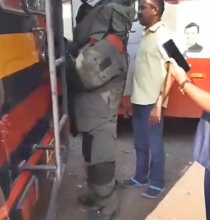 Suspected bomb found on bus in Nagpur, neutralised | Suspected bomb found on bus in Nagpur, neutralised Suspected bomb found on bus in Nagpur, neutralised | Suspected bomb found on bus in Nagpur, neutralised