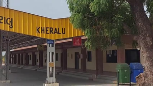 Gujarat: Illegal constructions demolished following clashes during religious procession | Gujarat: Illegal constructions demolished following clashes during religious procession Gujarat: Illegal constructions demolished following clashes during religious procession | Gujarat: Illegal constructions demolished following clashes during religious procession