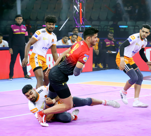 PKL 10: Aslam Inamdar guides Puneri Paltan to big win over playoff-hopeful Bengaluru Bulls | PKL 10: Aslam Inamdar guides Puneri Paltan to big win over playoff-hopeful Bengaluru Bulls PKL 10: Aslam Inamdar guides Puneri Paltan to big win over playoff-hopeful Bengaluru Bulls | PKL 10: Aslam Inamdar guides Puneri Paltan to big win over playoff-hopeful Bengaluru Bulls