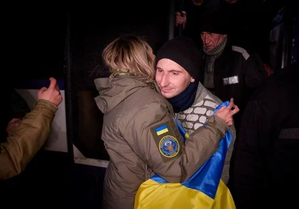 100 Ukrainians return home under prisoner swap with Russia | 100 Ukrainians return home under prisoner swap with Russia