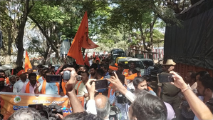 Karnataka: Hindu Organizations Protest Against Removal of Hanuman Flag | Karnataka: Hindu Organizations Protest Against Removal of Hanuman Flag