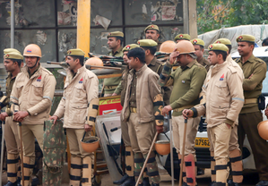 Farmers' protest: Police beef up security on Delhi-Gurugram border | Farmers' protest: Police beef up security on Delhi-Gurugram border Farmers' protest: Police beef up security on Delhi-Gurugram border | Farmers' protest: Police beef up security on Delhi-Gurugram border