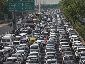 Delhi Traffic Updates: Massive Jams at Exit & Entry Points Amid Farmers' Protest, as Police Ramp up Security Measures | Delhi Traffic Updates: Massive Jams at Exit & Entry Points Amid Farmers' Protest, as Police Ramp up Security Measures