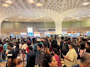 Mumbai airport congestion: Flights forced to hover for 40-60 minutes, 2000 kg extra fuel burned per hour | Mumbai airport congestion: Flights forced to hover for 40-60 minutes, 2000 kg extra fuel burned per hour Mumbai airport congestion: Flights forced to hover for 40-60 minutes, 2000 kg extra fuel burned per hour | Mumbai airport congestion: Flights forced to hover for 40-60 minutes, 2000 kg extra fuel burned per hour