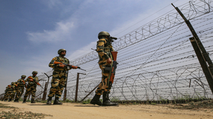 Pakistan Rangers violates ceasefire along int'l border in J&K | Pakistan Rangers violates ceasefire along int'l border in J&K