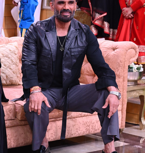 Suniel Shetty gets nostalgic as he reminisces about his father | Suniel Shetty gets nostalgic as he reminisces about his father Suniel Shetty gets nostalgic as he reminisces about his father | Suniel Shetty gets nostalgic as he reminisces about his father
