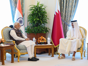 PM Modi discusses range of issues with Emir of Qatar in Doha | PM Modi discusses range of issues with Emir of Qatar in Doha