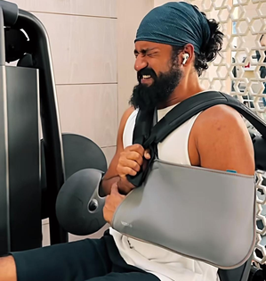 Vicky Kaushal works out with arm sling, says ‘recovery mode on’ | Vicky Kaushal works out with arm sling, says ‘recovery mode on’ Vicky Kaushal works out with arm sling, says ‘recovery mode on’ | Vicky Kaushal works out with arm sling, says ‘recovery mode on’