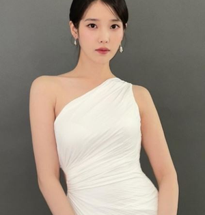 Singer IU's habit: Sitting at dining table for 6-7 hours a day on her days off | Singer IU's habit: Sitting at dining table for 6-7 hours a day on her days off