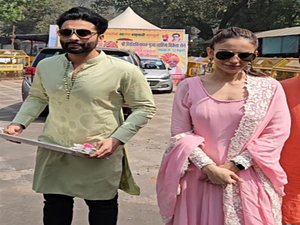 Rakul, Jackky seek blessings at Siddhivinayak temple ahead of wedding | Rakul, Jackky seek blessings at Siddhivinayak temple ahead of wedding Rakul, Jackky seek blessings at Siddhivinayak temple ahead of wedding | Rakul, Jackky seek blessings at Siddhivinayak temple ahead of wedding