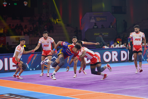 PKL 10: U.P. Yoddhas go down to Gujarat Giants in the reverse fixture | PKL 10: U.P. Yoddhas go down to Gujarat Giants in the reverse fixture