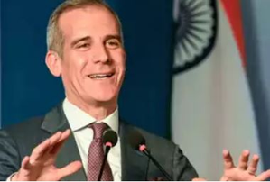 'Fake' guide accompanies US envoy to Fatehpur Sikri | 'Fake' guide accompanies US envoy to Fatehpur Sikri
