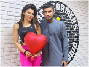 Urvashi Rautela, Yo Yo Honey Singh team up for 'Love Dose 2.0' | Urvashi Rautela, Yo Yo Honey Singh team up for 'Love Dose 2.0' Urvashi Rautela, Yo Yo Honey Singh team up for 'Love Dose 2.0' | Urvashi Rautela, Yo Yo Honey Singh team up for 'Love Dose 2.0'