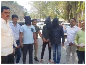 Goons in Pune attempt to burn woman alive over parking rage | Goons in Pune attempt to burn woman alive over parking rage