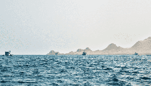 Crew abandons ship off Yemen after missile attack by Houthi rebels | Crew abandons ship off Yemen after missile attack by Houthi rebels