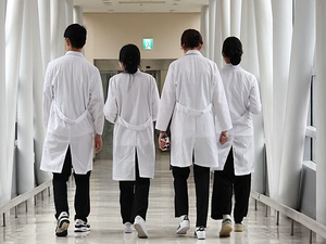 S. Korea court dismisses doctor group leaders' request to halt license suspension | S. Korea court dismisses doctor group leaders' request to halt license suspension