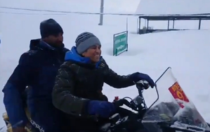 Sachin Tendulkar Enjoys Snow Bike Ride in Kashmir, Video Goes Viral | Sachin Tendulkar Enjoys Snow Bike Ride in Kashmir, Video Goes Viral