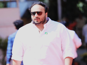 Peeved Mumbai Congress MLA slams Rahul's team, keeps options open | Peeved Mumbai Congress MLA slams Rahul's team, keeps options open Peeved Mumbai Congress MLA slams Rahul's team, keeps options open | Peeved Mumbai Congress MLA slams Rahul's team, keeps options open