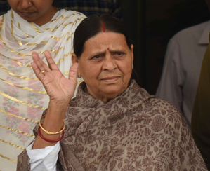 Rabri Devi slams rebel Mahagathbandhan MLAs who sold 'honour' for money | Rabri Devi slams rebel Mahagathbandhan MLAs who sold 'honour' for money