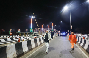 PM Modi makes night inspection of newly-built Varanasi road | PM Modi makes night inspection of newly-built Varanasi road PM Modi makes night inspection of newly-built Varanasi road | PM Modi makes night inspection of newly-built Varanasi road