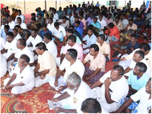 TN fishermen start hunger strike against arrest of fishermen by Sri Lankan Navy | TN fishermen start hunger strike against arrest of fishermen by Sri Lankan Navy TN fishermen start hunger strike against arrest of fishermen by Sri Lankan Navy | TN fishermen start hunger strike against arrest of fishermen by Sri Lankan Navy