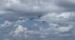 IAF's Sarang team enthralls crowd on culmination of Singapore Airshow | IAF's Sarang team enthralls crowd on culmination of Singapore Airshow IAF's Sarang team enthralls crowd on culmination of Singapore Airshow | IAF's Sarang team enthralls crowd on culmination of Singapore Airshow