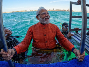 Gujarat: PM Modi offer prayers at submerged Dwarka city | Gujarat: PM Modi offer prayers at submerged Dwarka city Gujarat: PM Modi offer prayers at submerged Dwarka city | Gujarat: PM Modi offer prayers at submerged Dwarka city