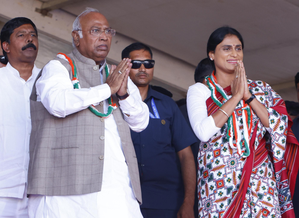 YS Sharmila Reddy Carries Congress’ Hopes of Revival in Andhra Pradesh | YS Sharmila Reddy Carries Congress’ Hopes of Revival in Andhra Pradesh YS Sharmila Reddy Carries Congress’ Hopes of Revival in Andhra Pradesh | YS Sharmila Reddy Carries Congress’ Hopes of Revival in Andhra Pradesh
