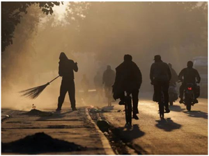 Delhi records 7.6 degrees, AQI 'poor' at several stations | Delhi records 7.6 degrees, AQI 'poor' at several stations Delhi records 7.6 degrees, AQI 'poor' at several stations | Delhi records 7.6 degrees, AQI 'poor' at several stations