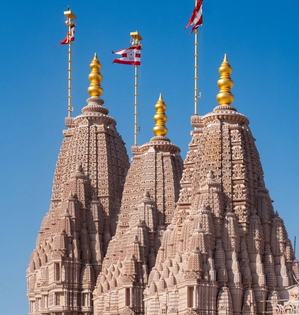 Indian-origin banker quits high-paying job to serve as volunteer at UAE temple | Indian-origin banker quits high-paying job to serve as volunteer at UAE temple Indian-origin banker quits high-paying job to serve as volunteer at UAE temple | Indian-origin banker quits high-paying job to serve as volunteer at UAE temple