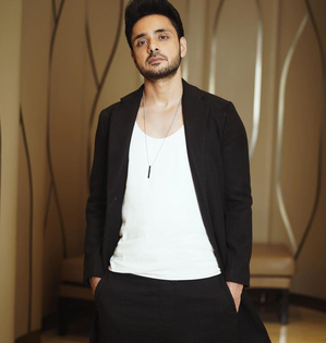 Adnan Khan overcomes acrophobia for 'Pracchand Ashok' | Adnan Khan overcomes acrophobia for 'Pracchand Ashok' Adnan Khan overcomes acrophobia for 'Pracchand Ashok' | Adnan Khan overcomes acrophobia for 'Pracchand Ashok'
