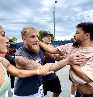 Indian Pro-Boxer Neeraj Goyat Engages in Dramatic Face-Off with Jake Paul in Puerto Rico, Video Goes Viral | Indian Pro-Boxer Neeraj Goyat Engages in Dramatic Face-Off with Jake Paul in Puerto Rico, Video Goes Viral