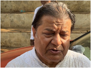 Anup Jalota breaks down at Pankaj Udha’s funeral | Anup Jalota breaks down at Pankaj Udha’s funeral Anup Jalota breaks down at Pankaj Udha’s funeral | Anup Jalota breaks down at Pankaj Udha’s funeral