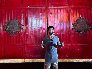 Ravindra Jadeja posts photo posing in front of Dhoni's house in Ranchi | Ravindra Jadeja posts photo posing in front of Dhoni's house in Ranchi Ravindra Jadeja posts photo posing in front of Dhoni's house in Ranchi | Ravindra Jadeja posts photo posing in front of Dhoni's house in Ranchi