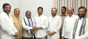 IAS officer Imtiaz joins YSRCP after taking voluntary retirement | IAS officer Imtiaz joins YSRCP after taking voluntary retirement