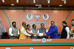 Setback to BRS as its Nagarkurnool MP Ramulu joins BJP | Setback to BRS as its Nagarkurnool MP Ramulu joins BJP Setback to BRS as its Nagarkurnool MP Ramulu joins BJP | Setback to BRS as its Nagarkurnool MP Ramulu joins BJP