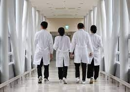 Largest association of S.Korean doctors may stage walkout on June 20 | Largest association of S.Korean doctors may stage walkout on June 20 Largest association of S.Korean doctors may stage walkout on June 20 | Largest association of S.Korean doctors may stage walkout on June 20